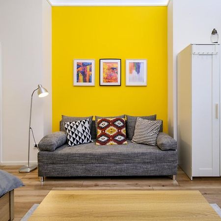 Stylish Yellow Suite In The Heart Of ブダペスト エクステリア 写真