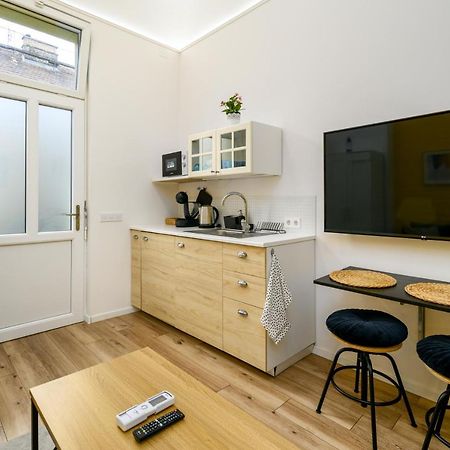Stylish Yellow Suite In The Heart Of ブダペスト エクステリア 写真