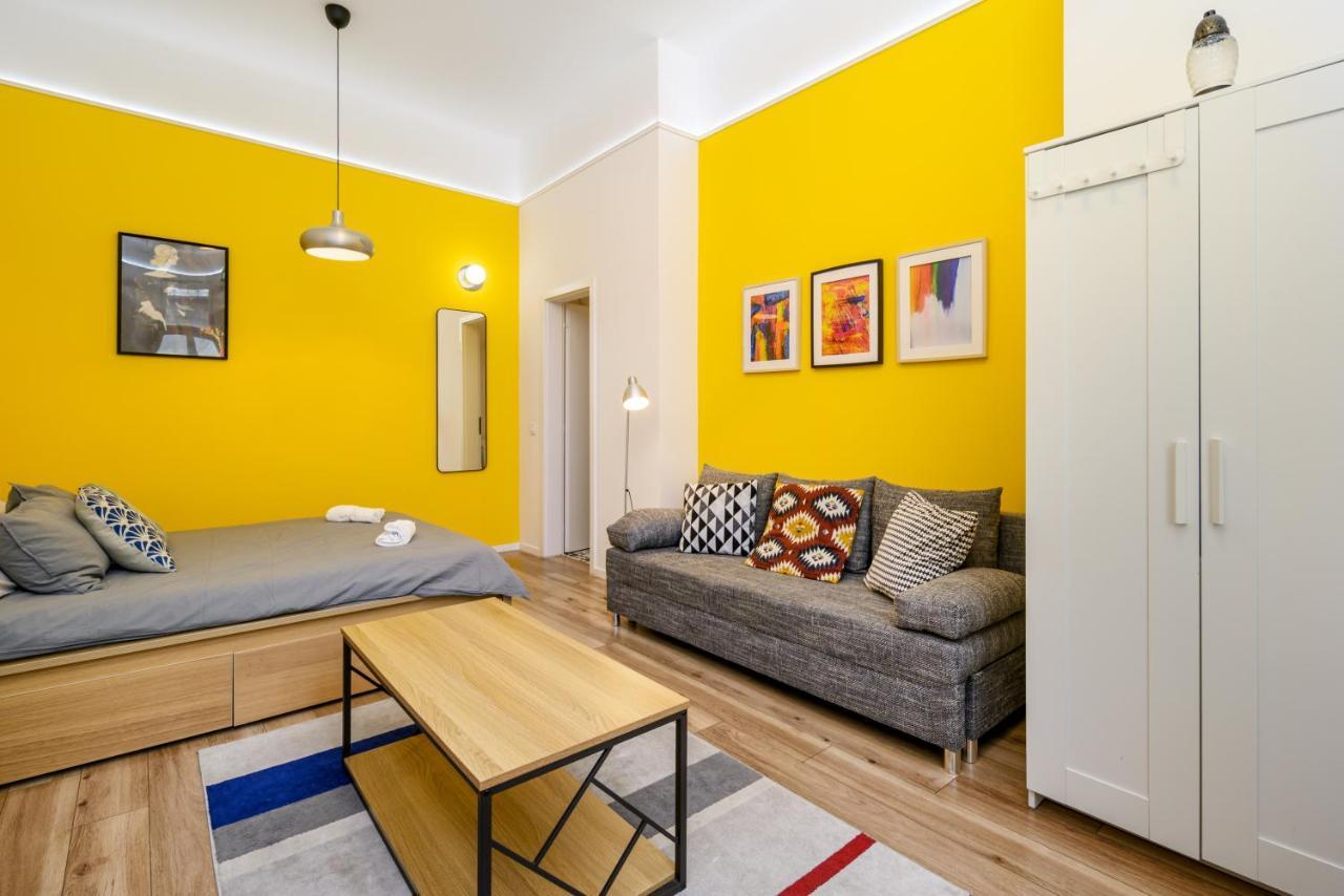 Stylish Yellow Suite In The Heart Of ブダペスト エクステリア 写真