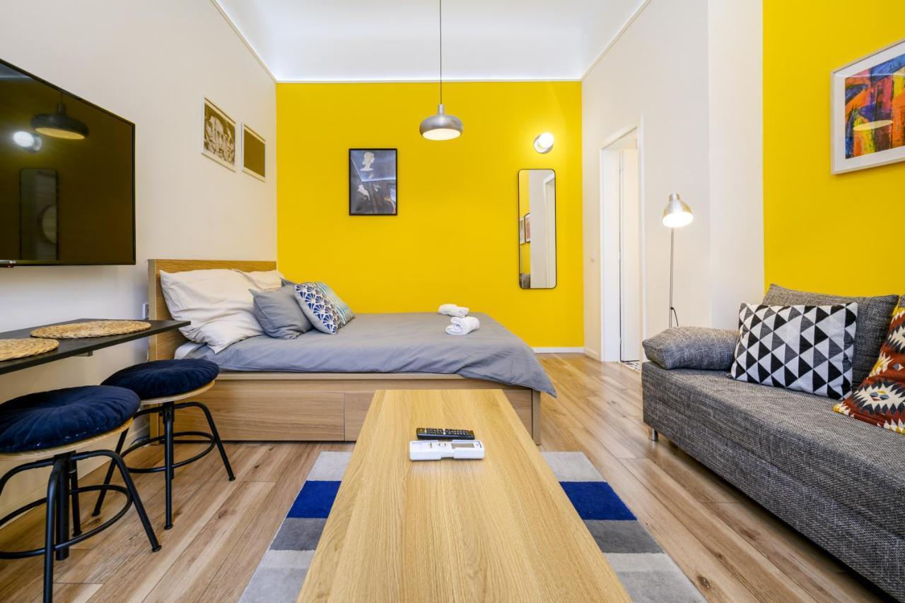 Stylish Yellow Suite In The Heart Of ブダペスト エクステリア 写真