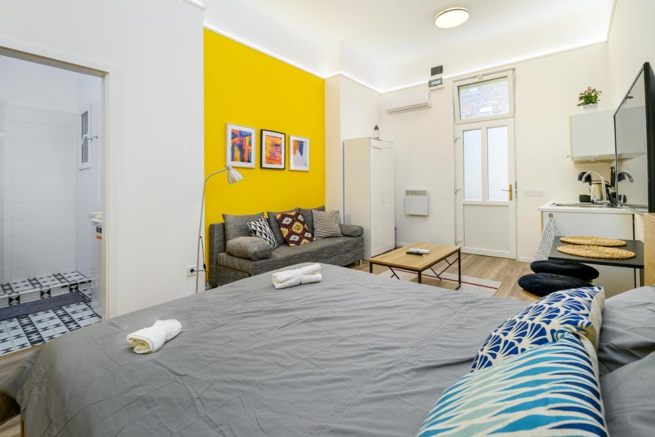 Stylish Yellow Suite In The Heart Of ブダペスト エクステリア 写真