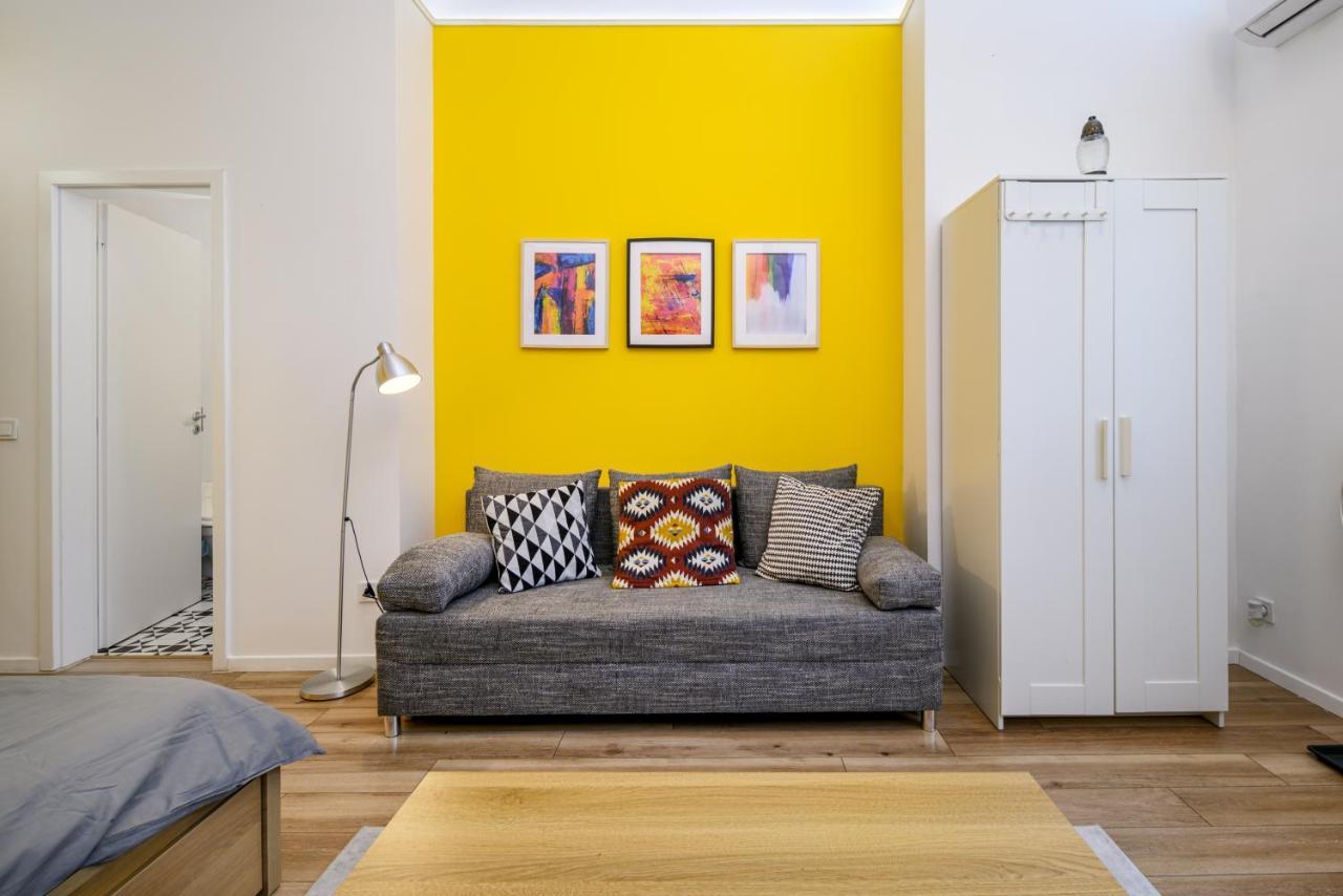 Stylish Yellow Suite In The Heart Of ブダペスト エクステリア 写真